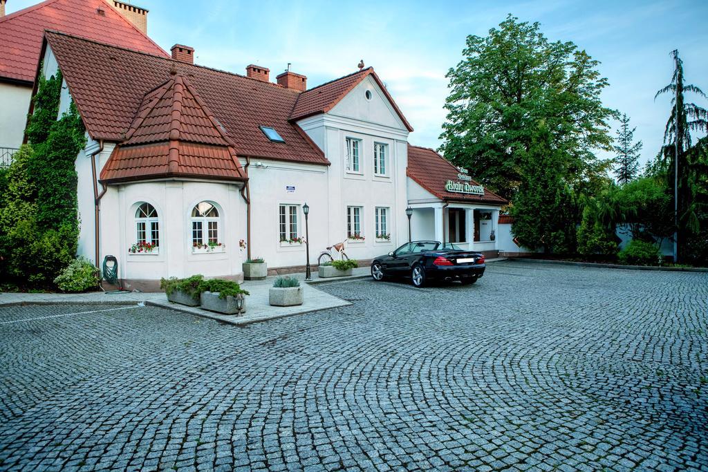 Nocleg ze śniadaniem Bialy Dworek 3*